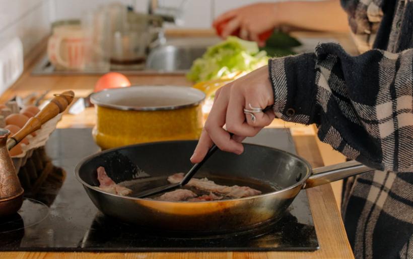 Diferențele dintre plitele incorporabile pe gaz și cele electrice