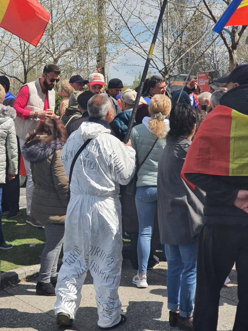 Adunarea „georgiștilor”: când serviciile te ascultă prin calorifer, iar liderul cu pușcărie la activ ține prelegeri despre PNRR 18949054