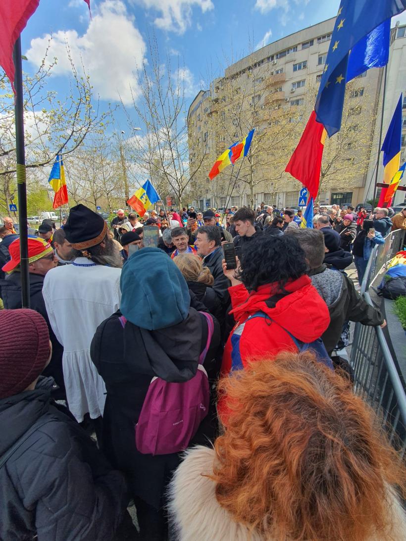 Adunarea „georgiștilor”: când serviciile te ascultă prin calorifer, iar liderul cu pușcărie la activ ține prelegeri despre PNRR 18949056