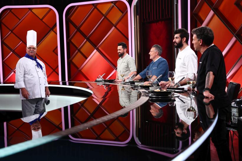 Întâlnire emoționantă, aseară, la Chefi la cuțite: Chef Ion Șerban, mentorul lui Chef Orlando Zaharia a venit în platoul show-ului culinar 18949039