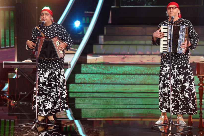 Taraful de la Vărbilău face show pe scena Te cunosc undeva!, sâmbăta aceasta, în interpretarea lui NiCK NND și Sali Levent! 18948989