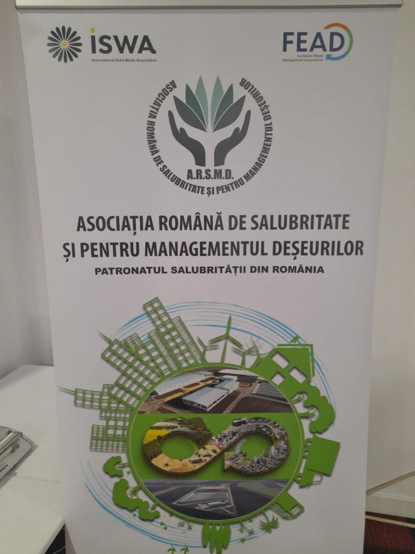 Invenție românească: turismul gunoaielor 18949435