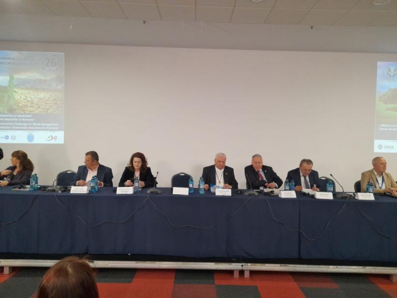 Invenție românească: turismul gunoaielor 18949436