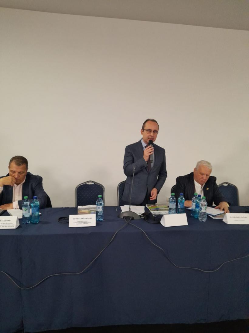 Invenție românească: turismul gunoaielor 18949438