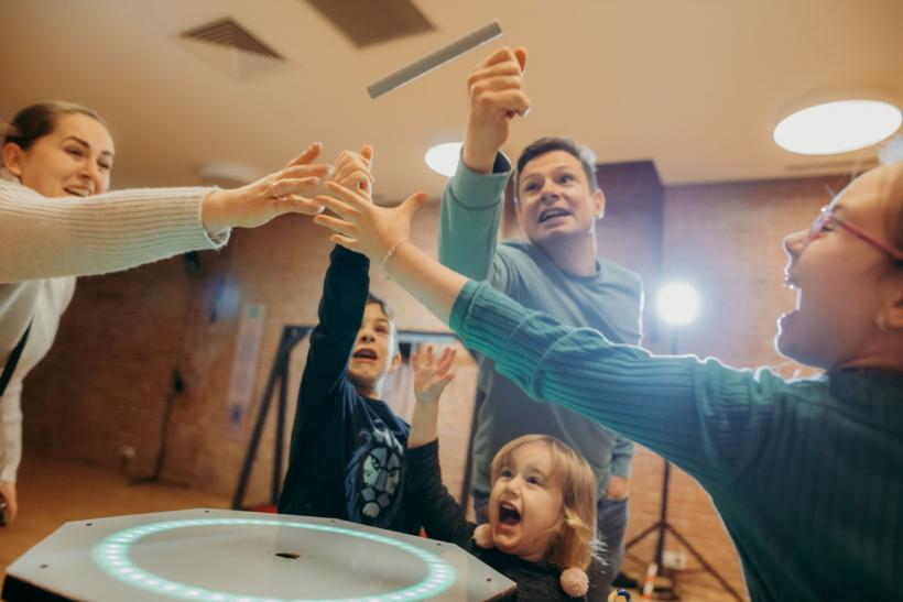 VESTE MAGICĂ! EXPOZIȚIA „ABRACADABRA – SECRETELE MAGIEI” RĂMÂNE DESCHISĂ PÂNĂ LA 31 AUGUST, LA  ARCUB – HANUL GABROVENI 18949302