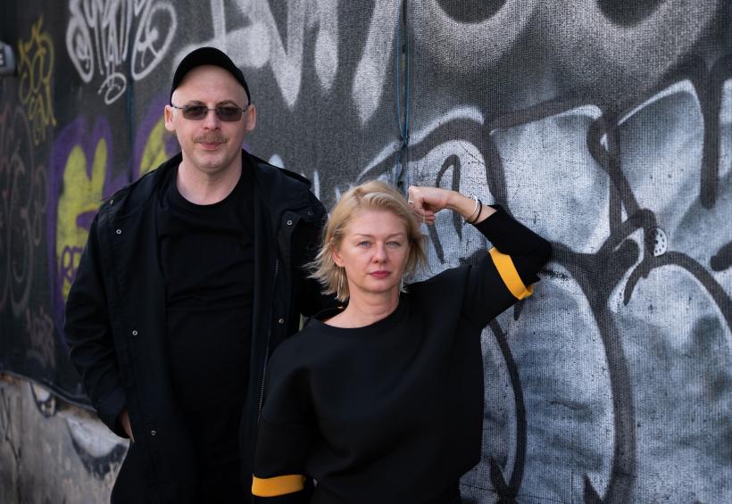 2025: Nouameapiesă? Peca Ștefan și Cinty Ionescu, într-un road trip (anti)performativ în zece orașe din România