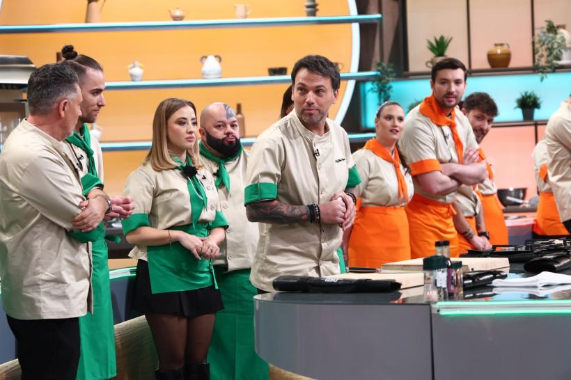 Jurații și-au format echipele în ediția de ieri Chefi la cuțite. Confruntările încep furtunos diseară: Chef Ștefan Popescu folosește prima amuletă, bulversându-și adversarii 18949922