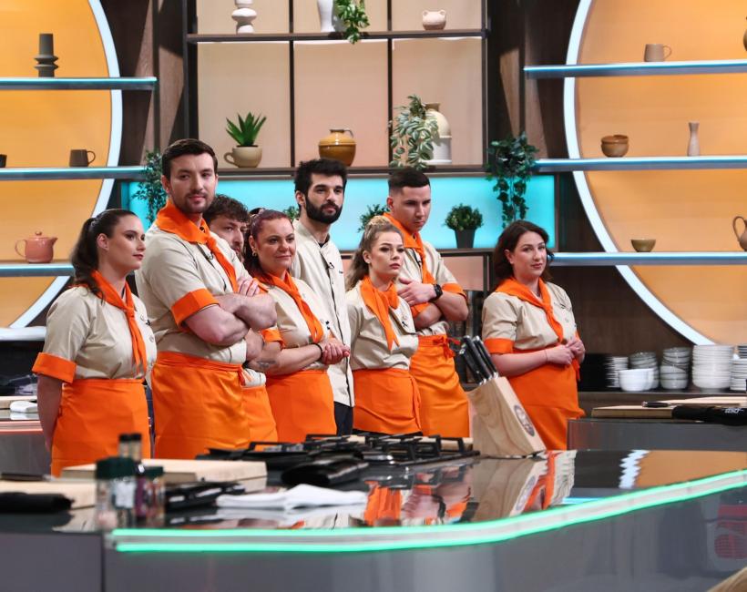 Jurații și-au format echipele în ediția de ieri Chefi la cuțite. Confruntările încep furtunos diseară: Chef Ștefan Popescu folosește prima amuletă, bulversându-și adversarii 18949923