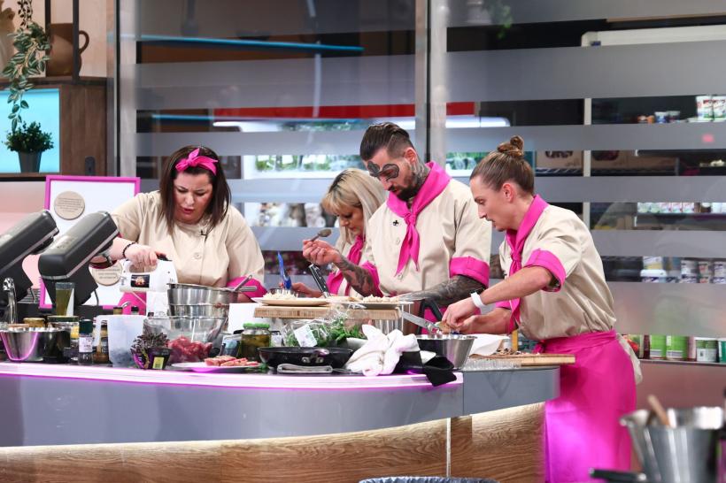Jurații și-au format echipele în ediția de ieri Chefi la cuțite. Confruntările încep furtunos diseară: Chef Ștefan Popescu folosește prima amuletă, bulversându-și adversarii 18949930
