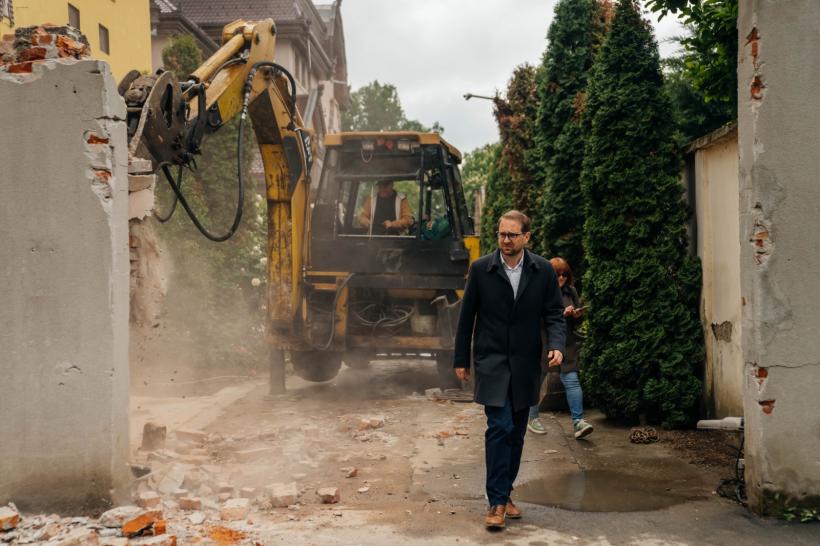 Dominic Fritz dă 40 de milioane de lei pentru demolarea clădirilor „ilegale” de pe domeniul public din Timișoara