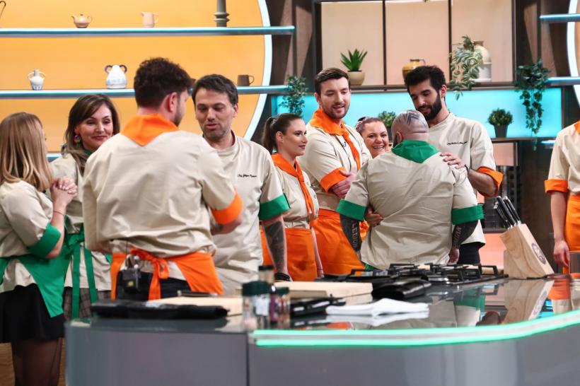 Egalitate în primul battle Chefi la cuțite. Echipa lui Chef Orlando a pierdut un om, iar o altă concurentă a cedat sub presiunea competiției