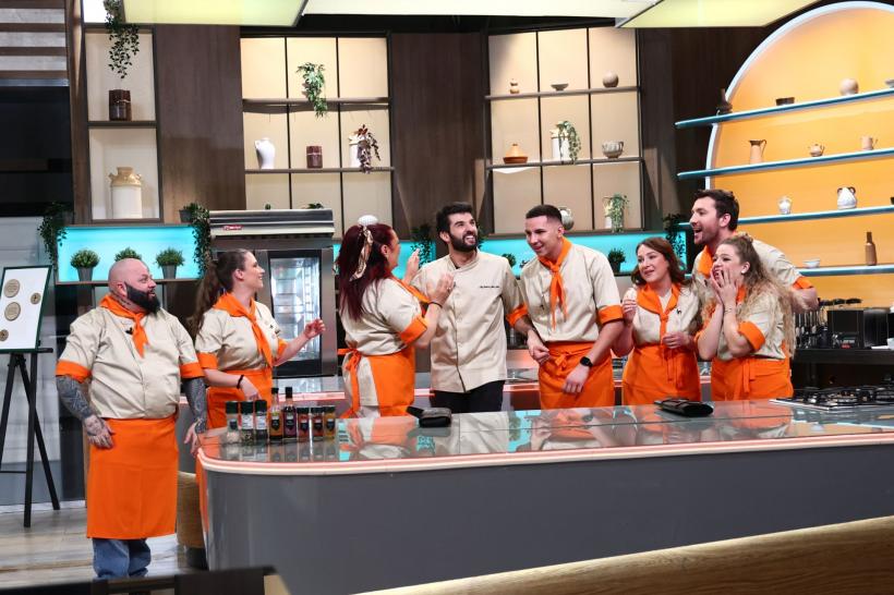 Egalitate în primul battle Chefi la cuțite. Echipa lui Chef Orlando a pierdut un om, iar o altă concurentă a cedat sub presiunea competiției 18950087