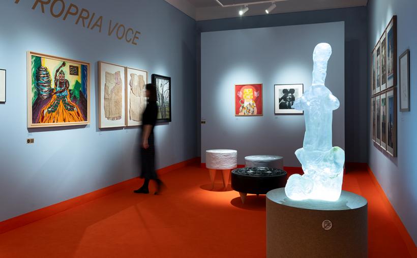 Sezonul România – Polonia: 4000 de vizitatori și 25 de articole în prima lună a expoziției „Un ochi râde, altul plânge”, cu lucrări din colecția Ovidiu Șandor 18950023