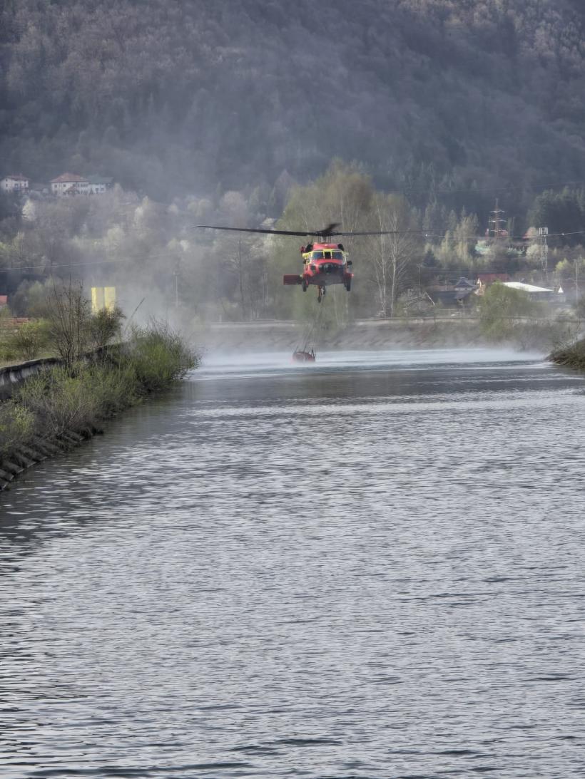 Incendiul de pădure din Argeș se tot extinde. Încă o aeronavă a MAI va fi trimisă în misiune 18950345