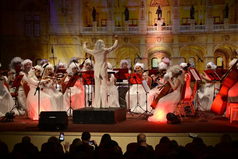 Naistul Damian Drăghici invitat alături de White Symphony Orchestra în concertul „Danke Johann Strauss 200” din 29 aprilie de la Sala Palatului 18949791