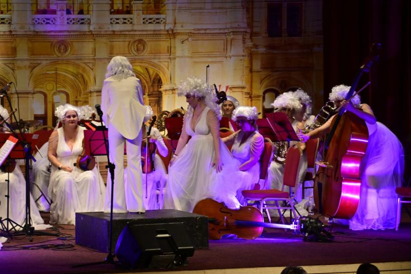 Naistul Damian Drăghici invitat alături de White Symphony Orchestra în concertul „Danke Johann Strauss 200” din 29 aprilie de la Sala Palatului 18949792