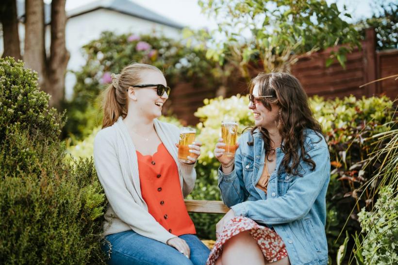 8 Comportamente toxice ale unui prieten atunci când nu te mai poate manipula