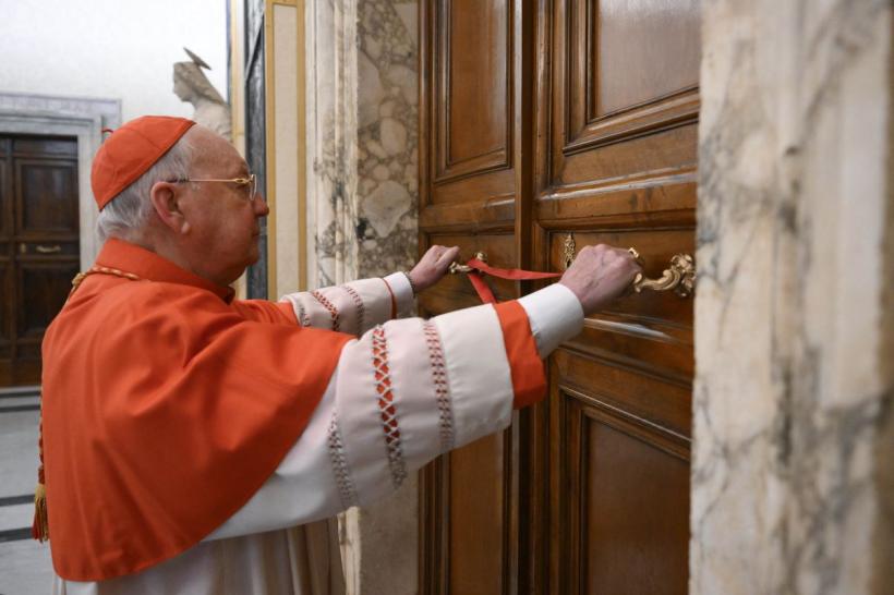 Cine este cardinalul Kevin Farrell, șeful interimar al Vaticanului?