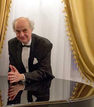 Dirijorul Carlos Miguel Prieto şi pianistul Viniciu Moroianu la Filarmonica George Enescu 18950677