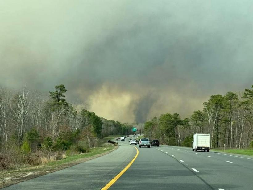 Incendiu uriaș în New Jersey. Mii de persoane au fost evacuate 18950715