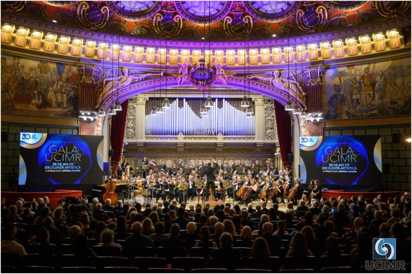 Dirijorul laureat Grammy, Carlos Miguel Prieto, și pianistul de renume internațional, Viniciu Moroianu, pe scena Ateneului Român pe 24 și 25 aprilie