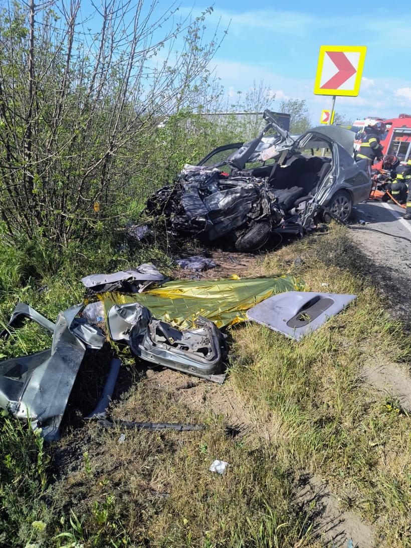 Accident MORTAL în Arad: O femeie și-a pierdut viața, iar doi copii se află în stare gravă  18951247
