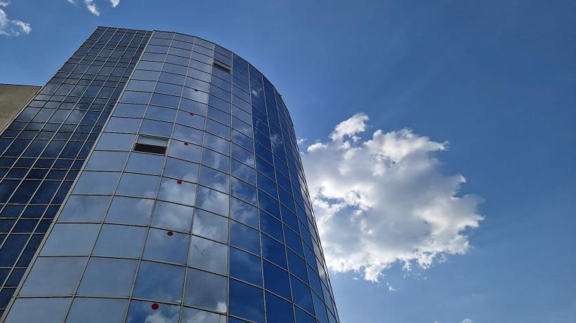 EXCLUSIV: Un fan al lui Călin Georgescu amenință că se aruncă de pe ÎCCJ 18951255