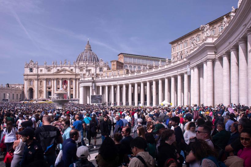 Vaticanul se pregătește pentru funeraliile Papei Francisc 18951095