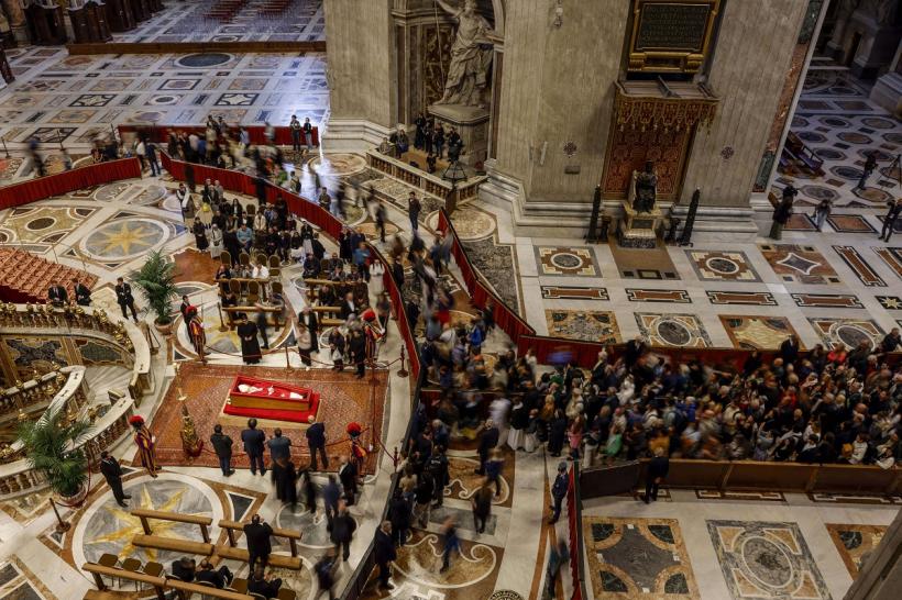 Vaticanul se pregătește pentru funeraliile Papei Francisc 18951098