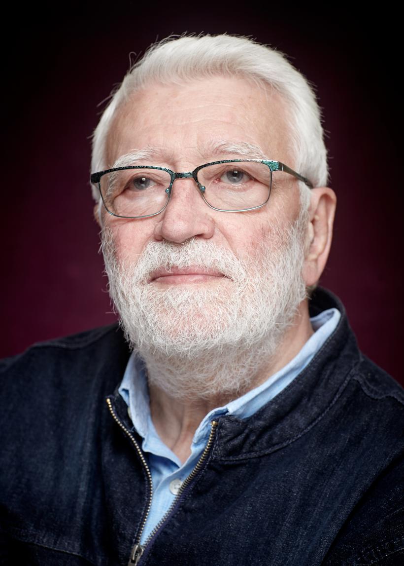 Eveniment excepțional pe scena Teatrului³:  Actorul Emil Coșeru, societar al Teatrului Național Iași  debutează în dramaturgie 18950657