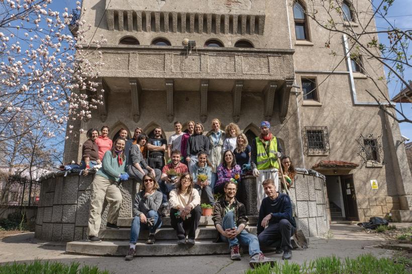 Grădina Muzeului Hărților:  Refugiu verde pentru oameni, albine și alți polenizatori 18950917