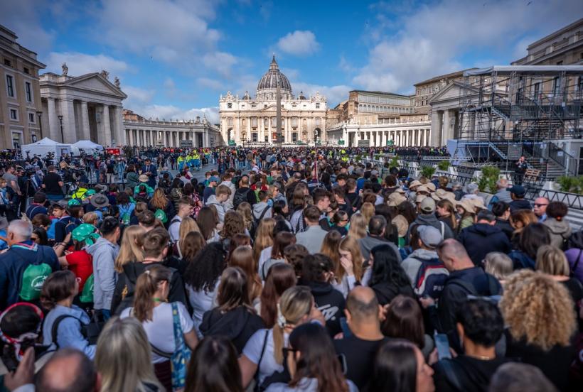 UPDATE Înmormântarea Papei Francisc. Zeci de mii de oameni au venit să își ia rămas bun de la unul dintre cei mai iubiți lideri ai bisericii catolice 18951283