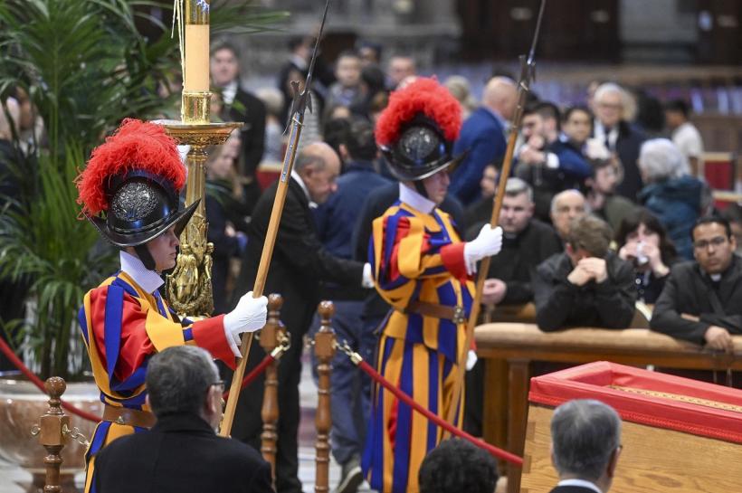 UPDATE Înmormântarea Papei Francisc. Zeci de mii de oameni au venit să își ia rămas bun de la unul dintre cei mai iubiți lideri ai bisericii catolice 18951286