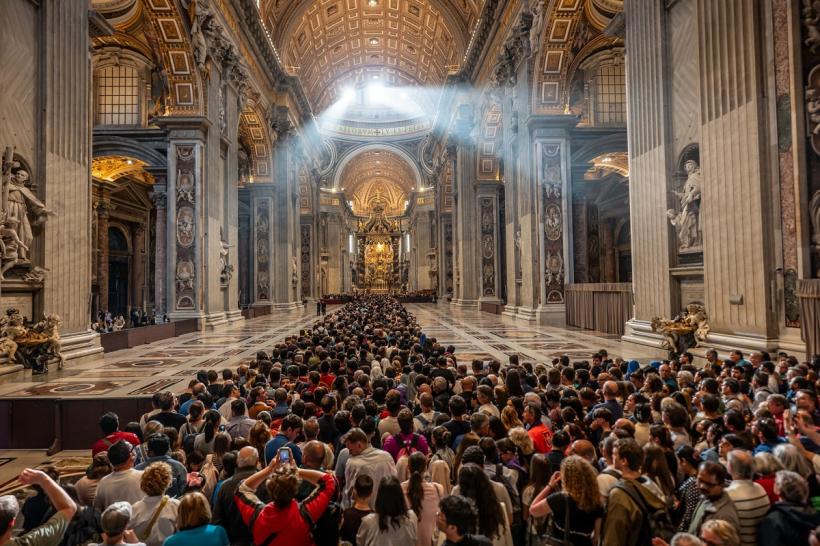 UPDATE Înmormântarea Papei Francisc. Zeci de mii de oameni au venit să își ia rămas bun de la unul dintre cei mai iubiți lideri ai bisericii catolice 18951287