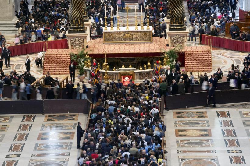 UPDATE Înmormântarea Papei Francisc. Zeci de mii de oameni au venit să își ia rămas bun de la unul dintre cei mai iubiți lideri ai bisericii catolice 18951288