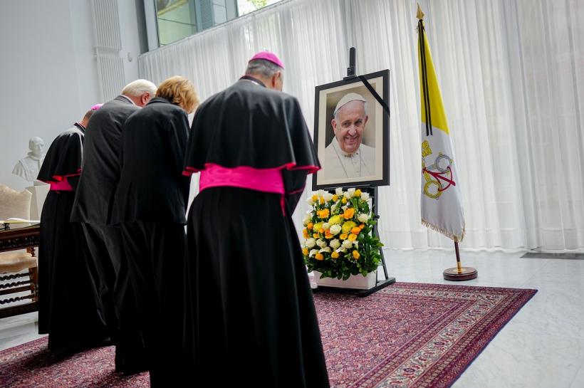 UPDATE Înmormântarea Papei Francisc. Zeci de mii de oameni au venit să își ia rămas bun de la unul dintre cei mai iubiți lideri ai bisericii catolice 18951289