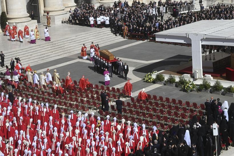 UPDATE Înmormântarea Papei Francisc. Zeci de mii de oameni au venit să își ia rămas bun de la unul dintre cei mai iubiți lideri ai bisericii catolice 18951309