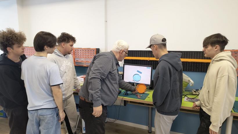 Proiectul inovativ de teatru cu roboți „E-Waste E-Motion” la Buzău, București și Constanța 18951113