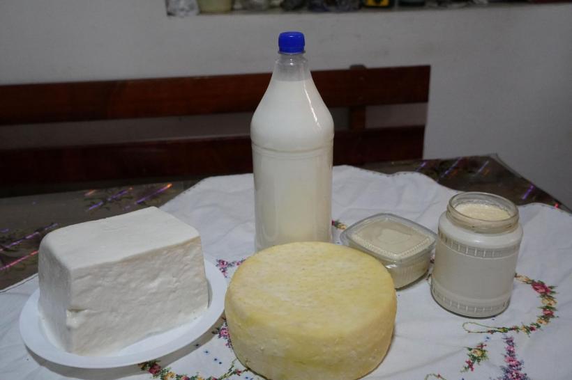 Satul „brânzeturilor dumnezeiești”: Un preot din județul Sibiu și-a făcut fermă cu brune maramureșene și altar de rugăciune 18950881