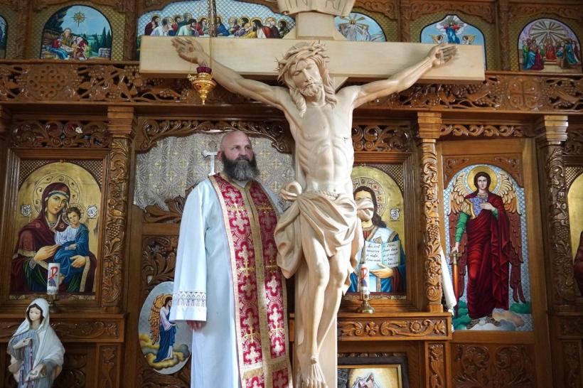 Satul „brânzeturilor dumnezeiești”: Un preot din județul Sibiu și-a făcut fermă cu brune maramureșene și altar de rugăciune 18950882