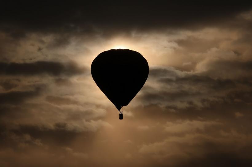 Zboruri de inițiere și ridicări ancorate cu balonul cu aer cald, de 1 Mai,pe Aerodromul din Cisnădie