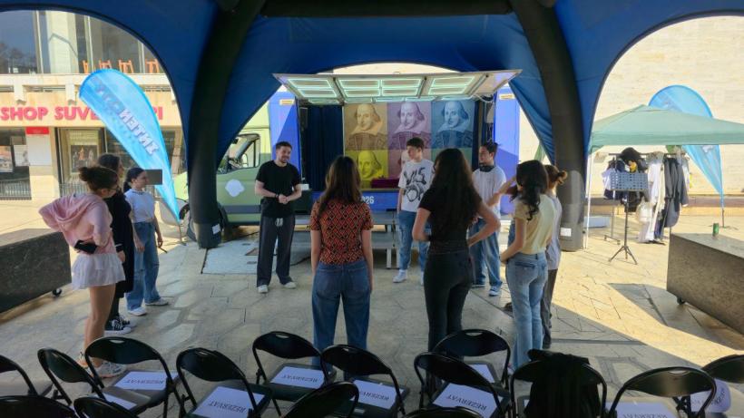 Caravana Shakespeare – peste tot  ajunge în Gorj, Hunedoara, Timiș, Arad și Bihor 18951419