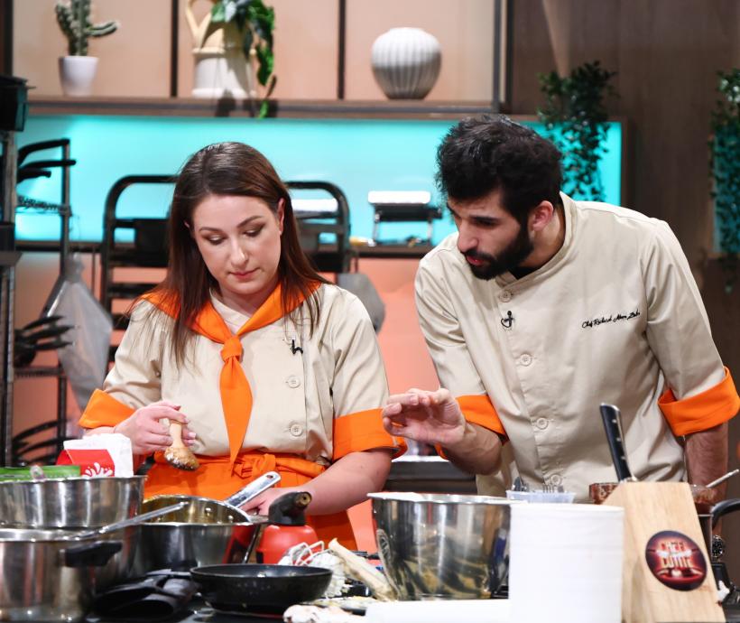 Provocare grea în cel de-al cincilea battle Chefi la cuțite. Situație tensionată pentru Chef Richard în timpul sesiunii de gătit: ”Nu mai puteam sta în picioare” 18951491