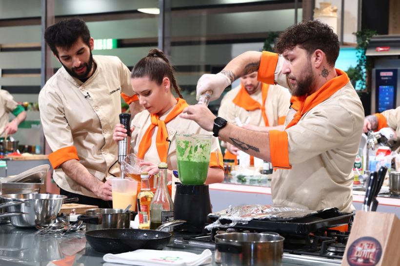 Provocare grea în cel de-al cincilea battle Chefi la cuțite. Situație tensionată pentru Chef Richard în timpul sesiunii de gătit: ”Nu mai puteam sta în picioare” 18951492