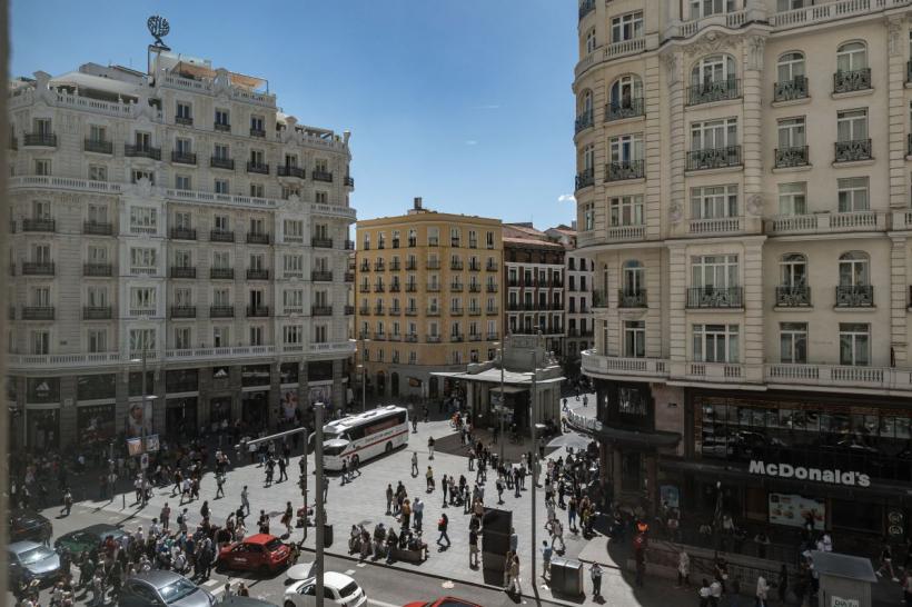 Stare de urgență declarată oficial în Spania, în urma penei de curent. Zeci de mii de polițiști, pe străzi 18951586