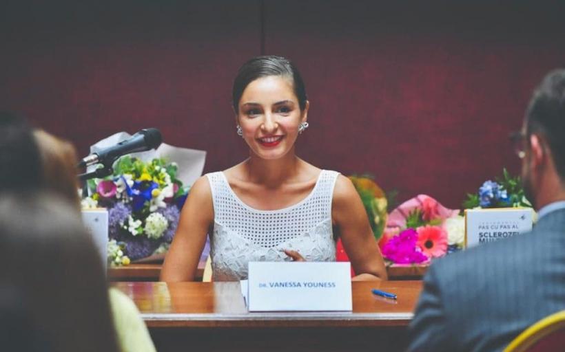 Cum Combină Dr. Vanessa Youness Medicina Tradițională cu Terapiile Alternative pentru Rezultate Excepționale