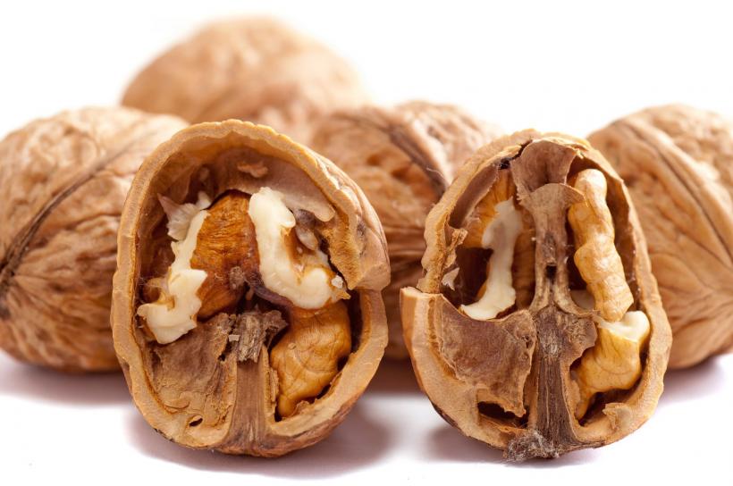 Momentul perfect pentru a consuma fructe uscate și nucifere