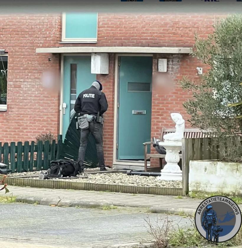 Un Peugeot galben, folosit la furtul artefactelor româneşti de la Muzeul Drents