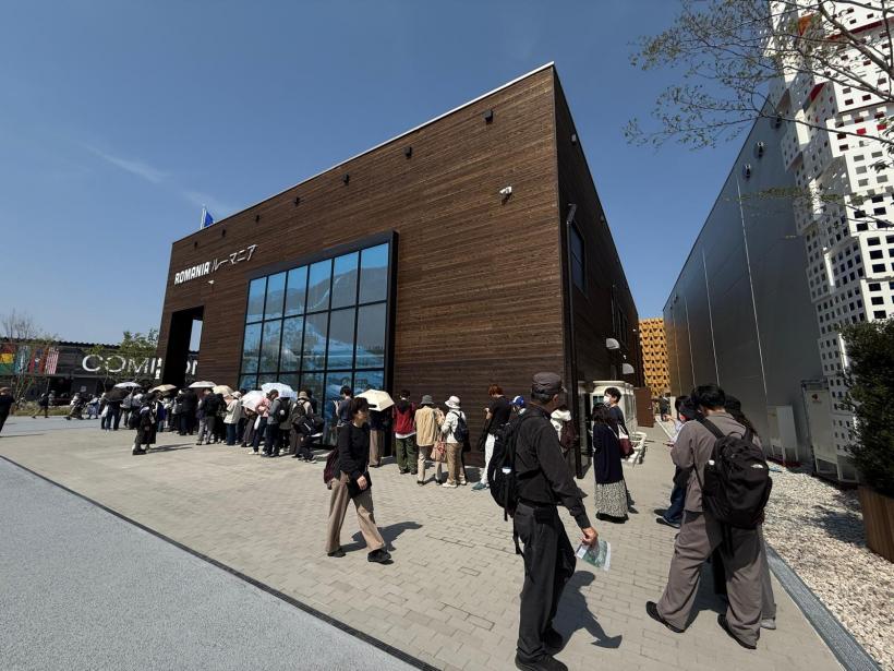 Japonezii stau la coadă în fața Pavilionului României de la Expo 2025 Osaka pentru a-i asculta pe tinerii artiști ai Universității Naționale de Muzică București 18952078