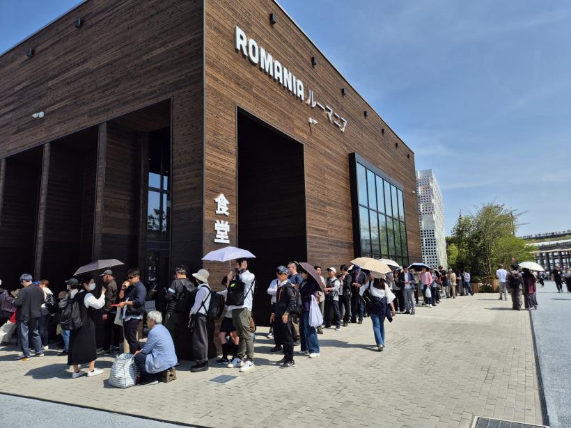 Japonezii stau la coadă în fața Pavilionului României de la Expo 2025 Osaka pentru a-i asculta pe tinerii artiști ai Universității Naționale de Muzică București 18952080